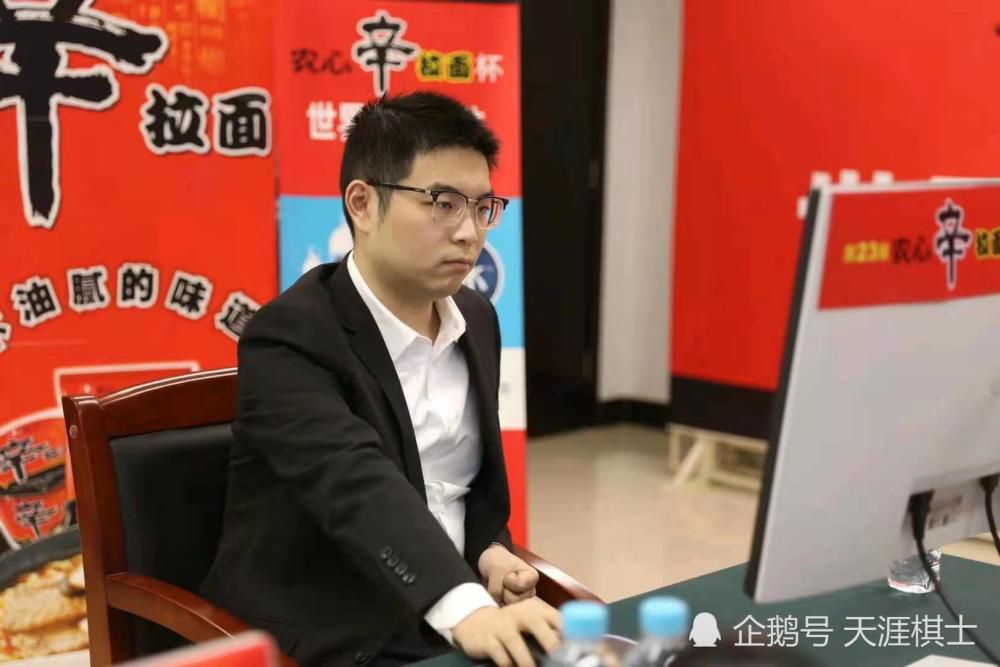 斯莫林和罗马在今年夏天续约至2025年，而现在斯莫林何时能够复出仍未确定，罗马只能继续等待。
